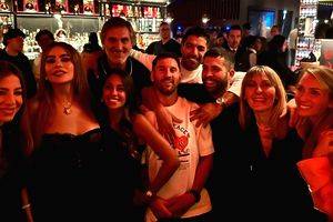 Sofia Vergara, Lionel Messi dine with friends at Miami steak house - Vimarsana News