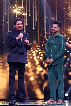Sukhwinder Singh croons 'Dil Haara' with 'Indian Idol 14' contestant - Vimarsana News