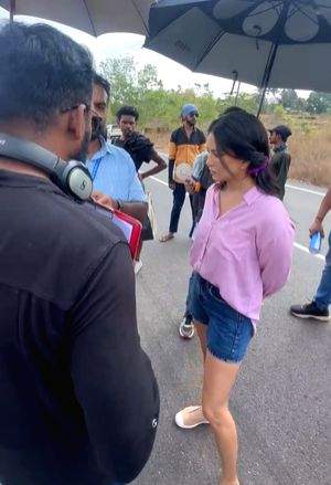 Sunny Leone shoots for untitled Malayalam film in Kerala, video goes viral - Vimarsana News