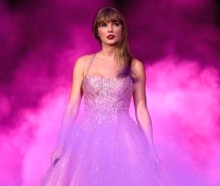 Taylor Swift saw her 'life flash' before her eyes after stage snafu - Vimarsana News
