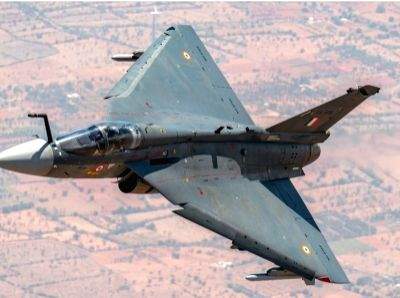 LCA Tejas to get futuristic weapons, sensors; MoU inked - Vimarsana News