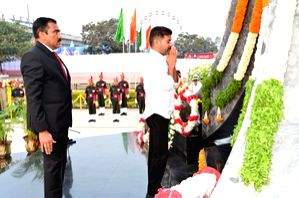 Telangana CM pays tributes at Martyrs' Memorial - Vimarsana News