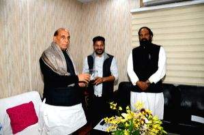 Telangana CM urges Sitharaman to release pending funds, Rajnath to transfer land - Vimarsana News