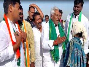 Telangana: Congress candidate Jeevan Reddy slaps woman - Vimarsana News