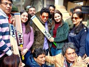 Tendulkar's Kashmir visit to boost local crafts, bat industry - Vimarsana News