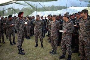 Top Army officer reviews Manipur situation, force's operational readiness - Vimarsana News