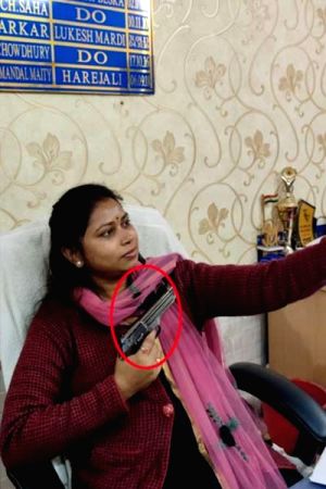 Trinamool Congress leader caught on camera with gun in her hand - Vimarsana News