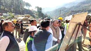 Tunnel collapse: Augur drilling machine gets to work, Union minister V.K. Singh takes stock - Vimarsana News