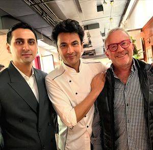 Vikas Khanna poses with 'kingmaker' Rick Smilow in his new NYC restaurant - Vimarsana News