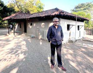 Vivek Agnihotri visits Mahatma Gandhi's ashram in Sevagram for 'The Delhi Files' - Vimarsana News
