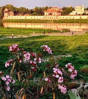 Water crisis looms large over Agra as summer heat intensifies - Vimarsana News