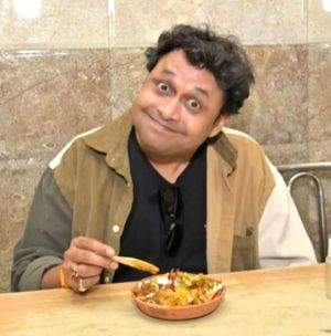 Yogesh Tripathi 'never' misses to devour palak chaat in UP - Vimarsana News