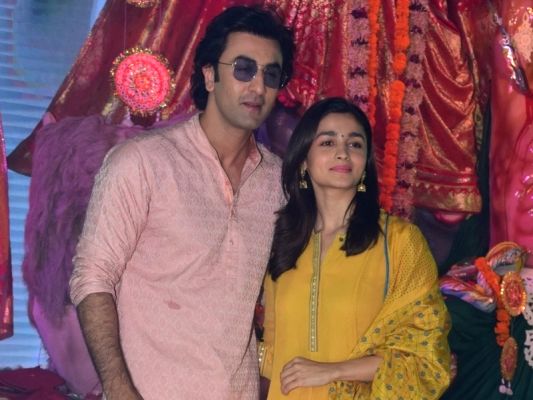 Ranbir Kapoor and Alia Bhatt to don Sabyasachi outfits for their wedding? - Vimarsana News