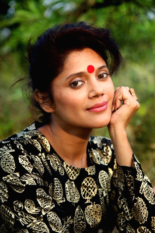 Karuna Pandey learns to weave for her on-screen character - Vimarsana News
