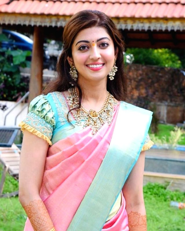 Actress Pranitha urges people to watch 'The Kashmir Files' - Vimarsana News