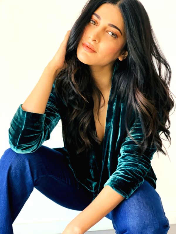 Shruti Haasan rocks out to Bettye La Vette track 'When a Woman's Had Enough' on social media - Vimarsana News