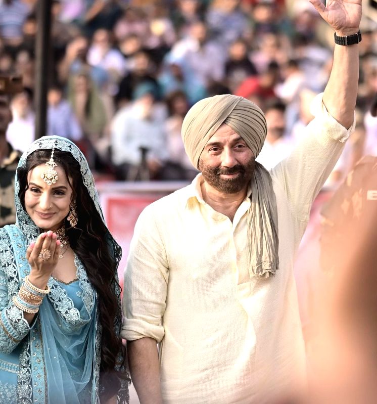 Ahead of 'Gadar 2' release, Sunny Deol, Ameesha Patel visit Attari-Wagah border - Vimarsana News