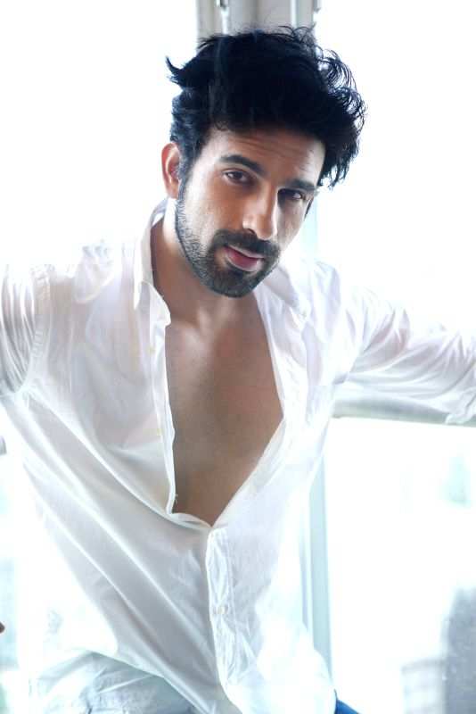 Ankit Siwach spills the beans on his cameo in 'Radha Mohan' - Vimarsana News
