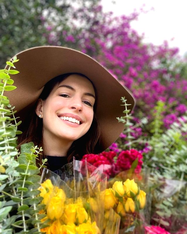 Anne Hathaway admits motherhood makes her pickier with acting roles - Vimarsana News