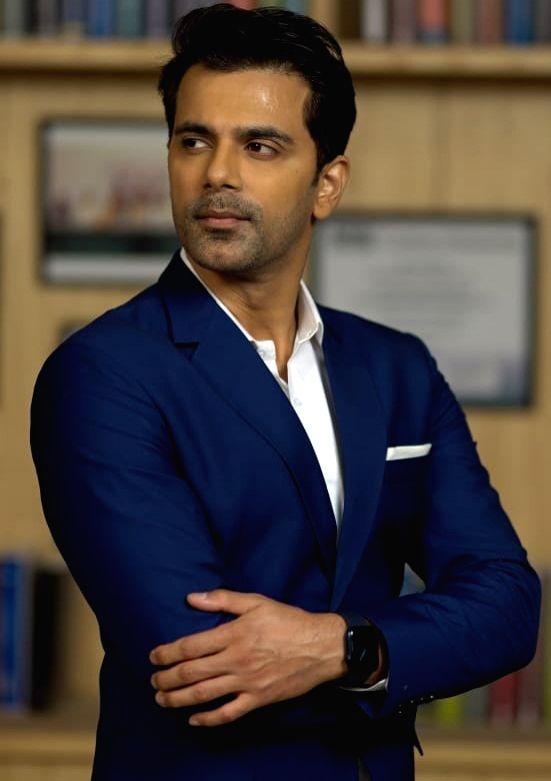 My character is very different from Mohnish Bahl's in 'Hum Saath Saath Hain': Anuj Sachdeva - Vimarsana News