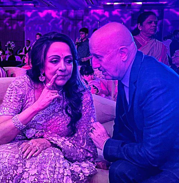 Anupam Kher recalls seeing Hema Malini shoot for 'Kudrat' when he was 24 - Vimarsana News