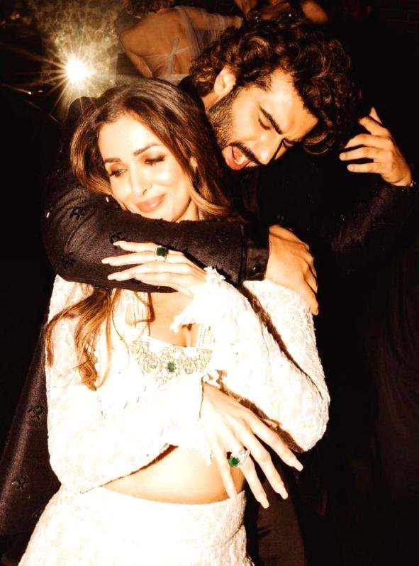 Arjun drops b'day wish for 'baby' Malaika: 'You bring smile, joy, light' - Vimarsana News