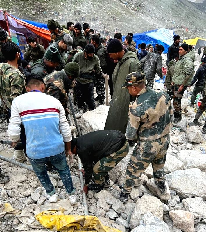 Army carries out rescue ops for Amarnath Yatris at Baltal - Vimarsana News