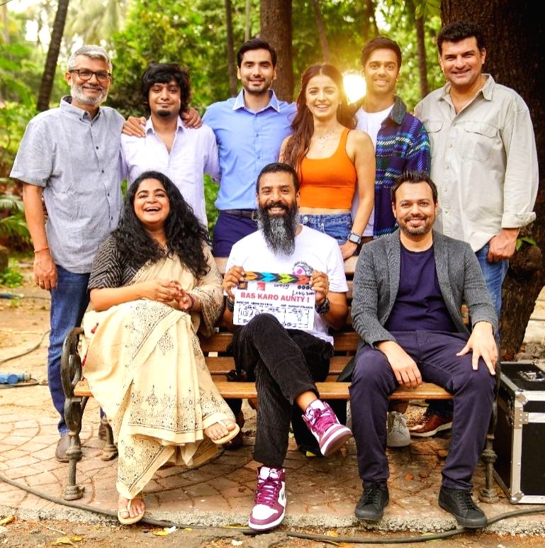 Nitesh Tiwari, Ashwiny Iyer Tiwari announce new film 'Bas Karo Aunty!' - Vimarsana News