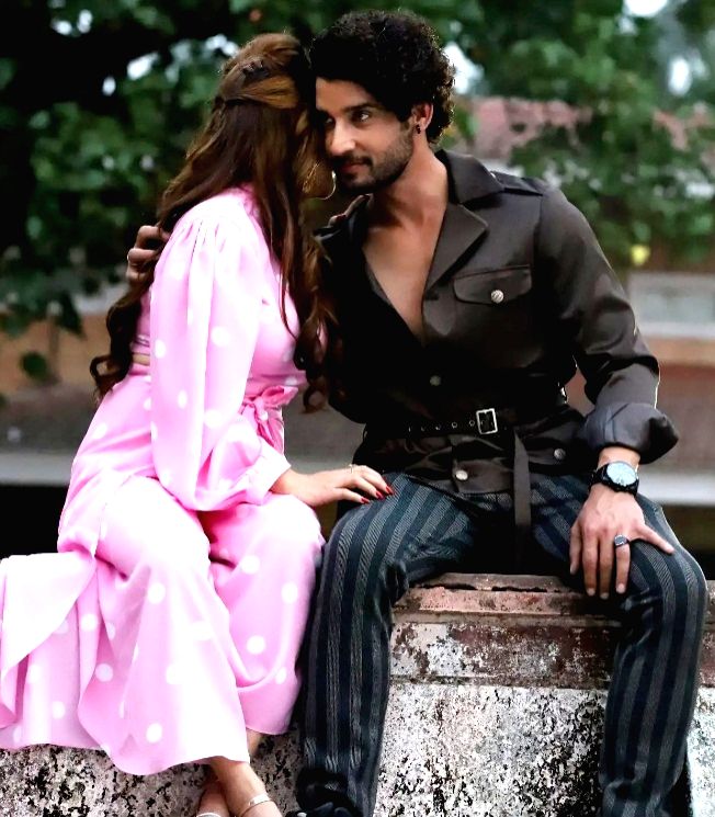 'Bigg Boss 16' contestant Gautam Vig raises eyebrows with mystery girl pic - Vimarsana News