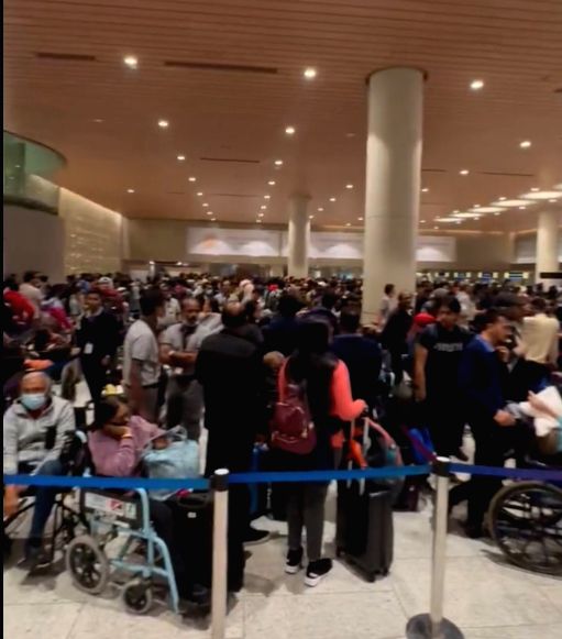 With a chaotic surge, Mumbai airport mirrors suburban railway stations - Vimarsana News