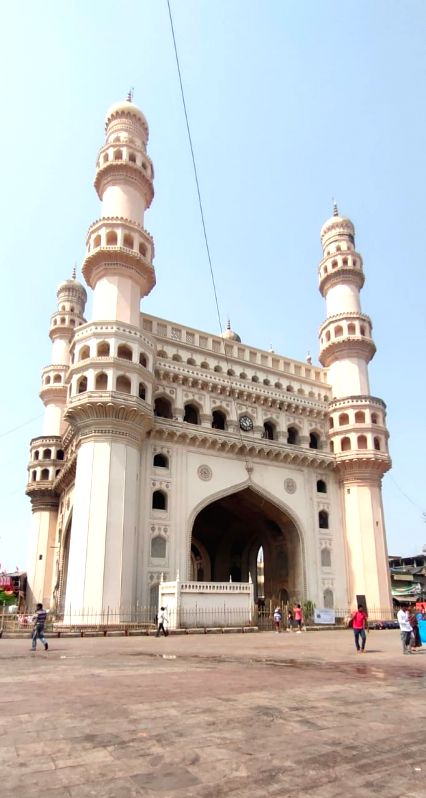 Congress leaders pray at Charminar temple amid row - Vimarsana News