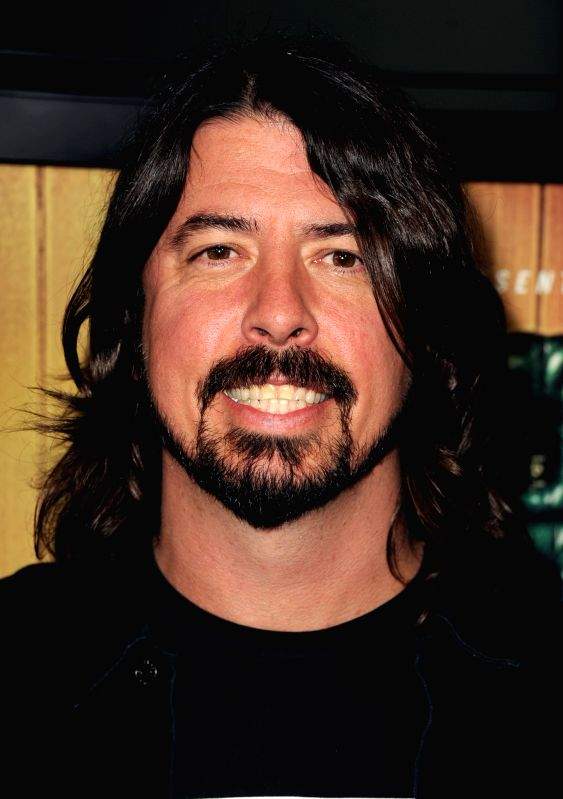 Dave Grohl takes break from Foo Fighters tour to feed the homeless - Vimarsana News