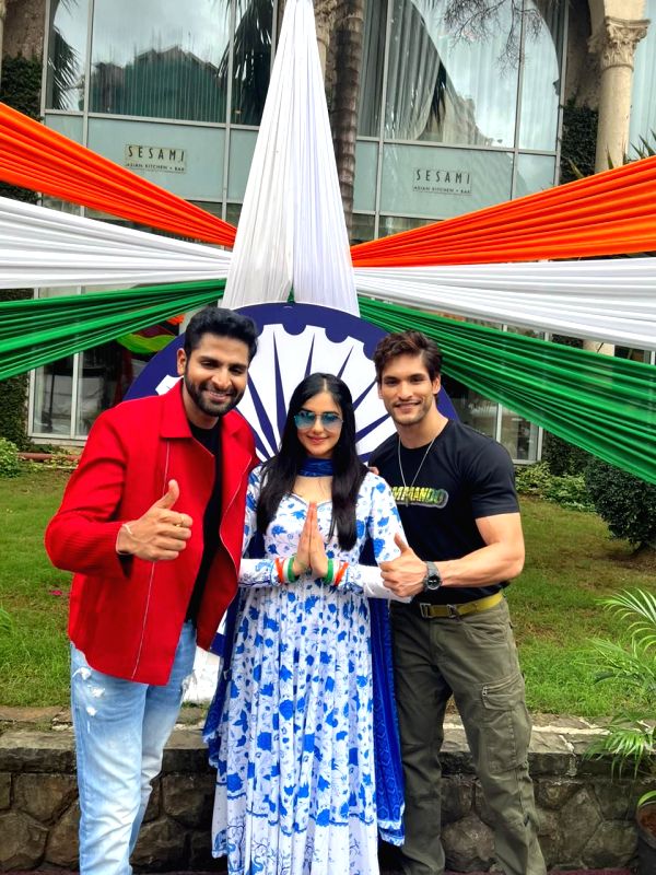 Debutant Prem, Adah Sharma, Vaibhav Tatwawadi flag off I-Day bike rally in Mumbai - Vimarsana News