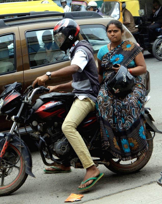 Delhi startup develops anti-pollution helmet for bikers - Vimarsana News