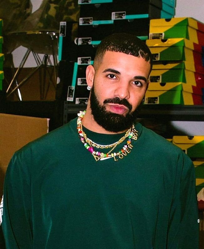 Drake calls out fan who threw vape at him during New York gig - Vimarsana News