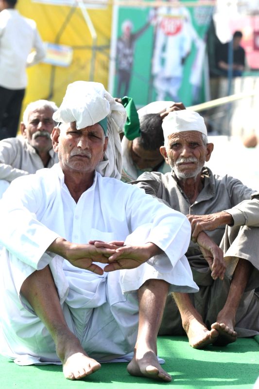 Now retired UP bureaucrats urge farmers to end agitation - Vimarsana News