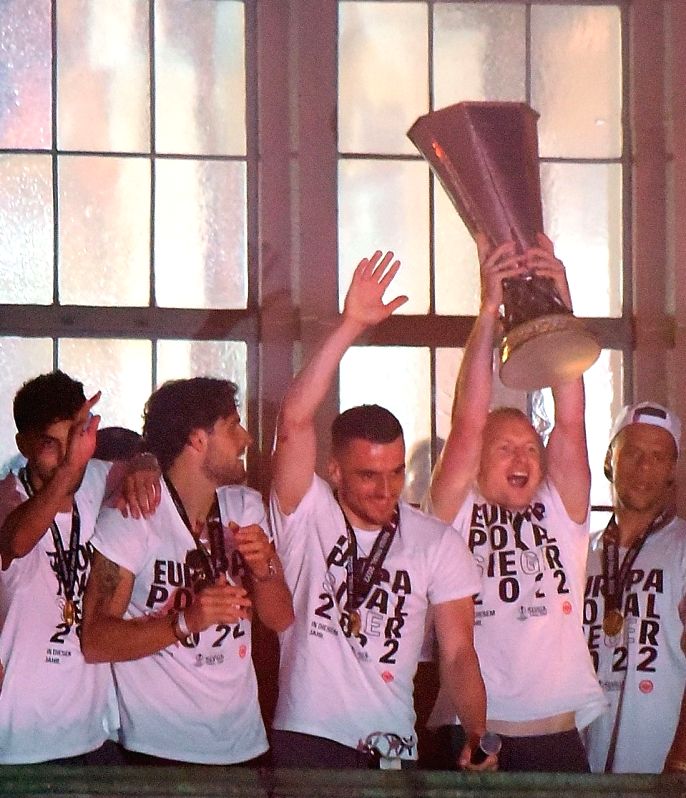 Frankfurt prepare for Champions League amid Europa triumph carnival - Vimarsana News