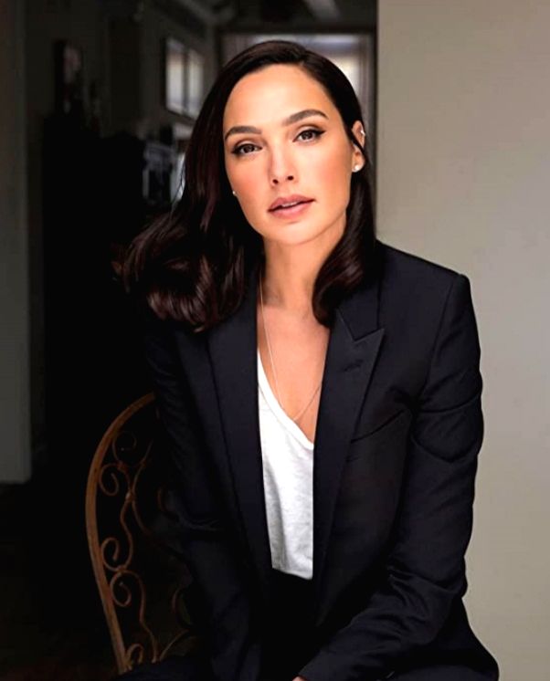 Gal Gadot 'happy' to have Catwoman Zoe Kravitz as female 'comrade' - Vimarsana News
