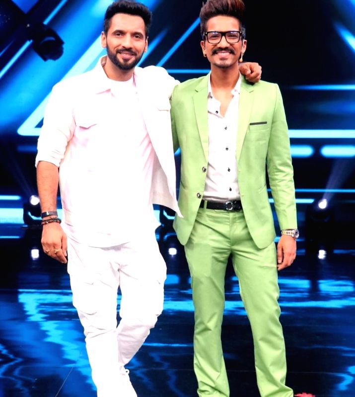 Haarsh Limbachiyaa, Punit J. Pathak to host 'Entertainment Ki Raat - Vimarsana News