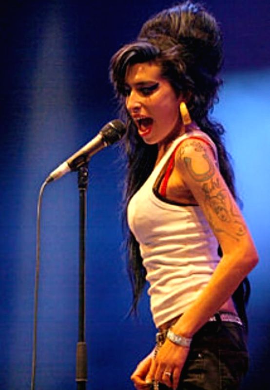 Amy Winehouse's posthumous book to feature her never-before-seen journals - Vimarsana News