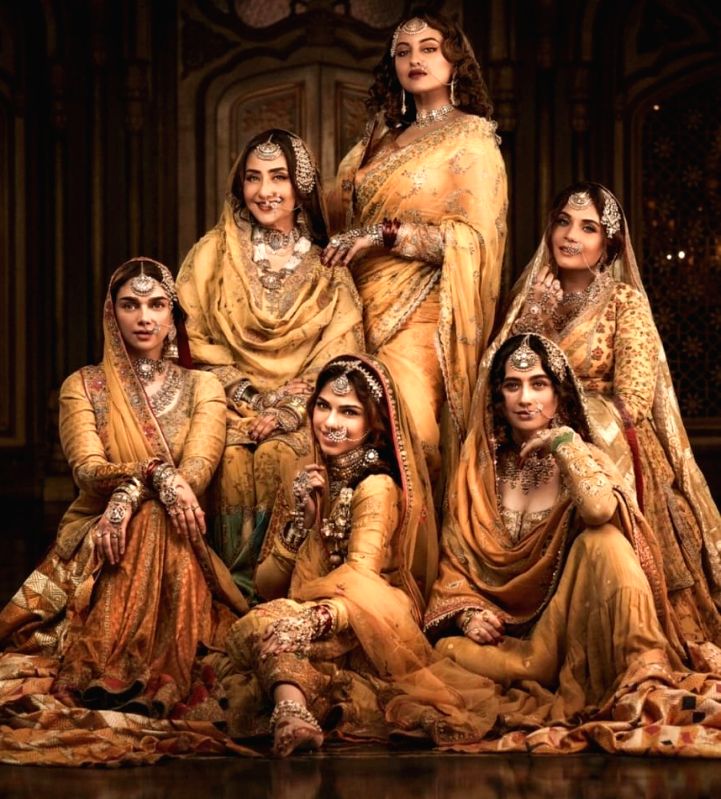 Manisha Koirala and Sonakshi's powerplay lights up the diamond bazaar - Vimarsana News