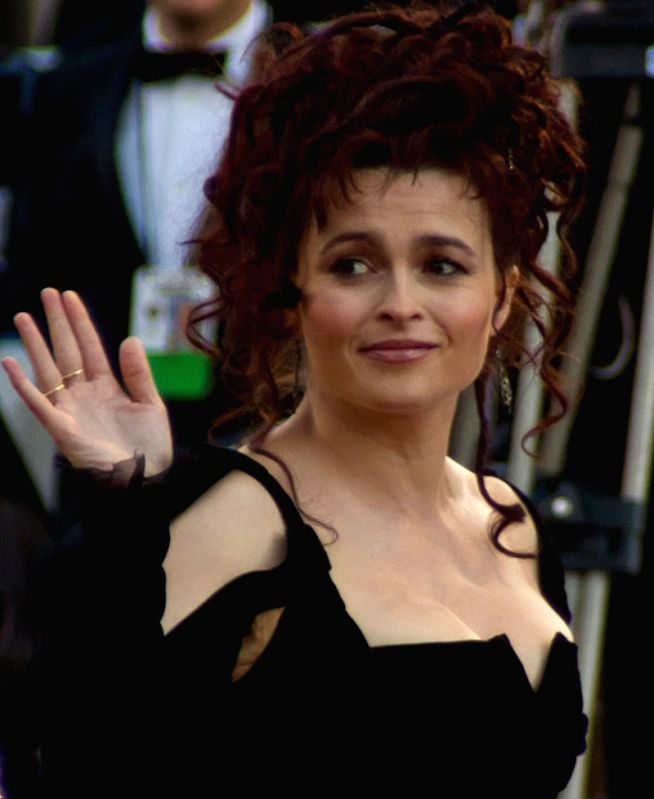 Helena Bonham Carter makes potential boyfriends take handwriting test - Vimarsana News