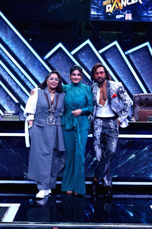 'IBD': Raveena recounts dancing barefoot to 'Tip Tip Barsa Paani' at construction site full of nails - Vimarsana News