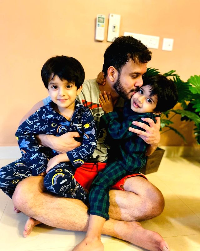 Bharath pens heartfelt birthday wish for his twins! - Vimarsana News