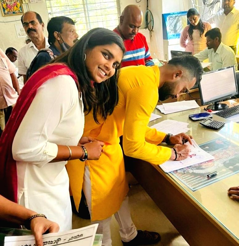 Indian cricketer Veda Krishnamurthy ties the knot with Arjun Hoysala - Vimarsana News