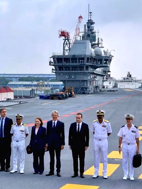 US and France slug it out at Aero India eyeing orders for INS Vikrant - Vimarsana News