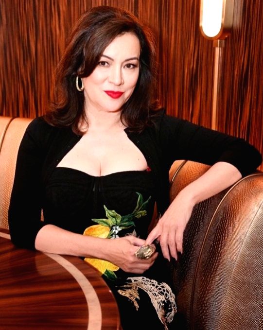 Jennifer Tilly 'loves' shooting sex scenes - Vimarsana News