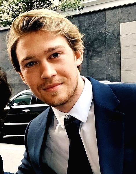 Joe Alwyn shares his experience of working with the phenomenal director Lenny Abrahamson - Vimarsana News