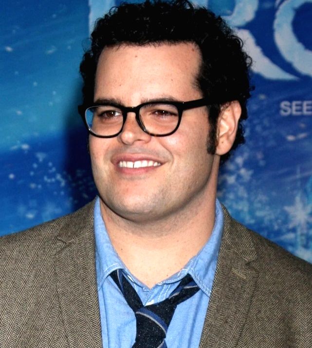 Josh Gad accuses Hollywood of 'dumbing down' - Vimarsana News