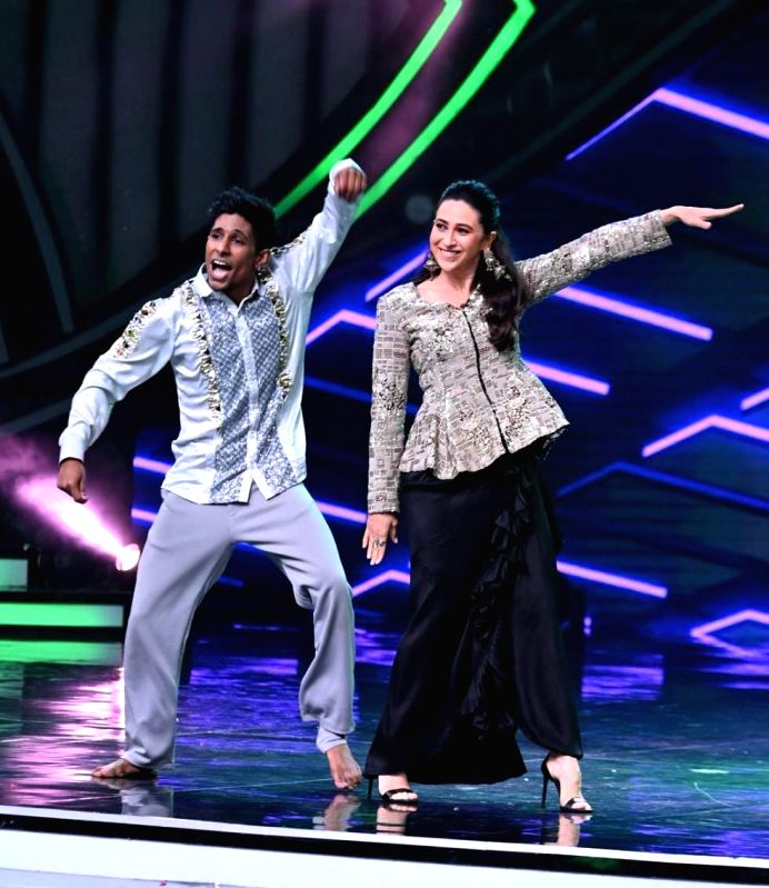Karisma Kapoor recalls shooting of 'Husn Hai Suhana' with Govinda - Vimarsana News